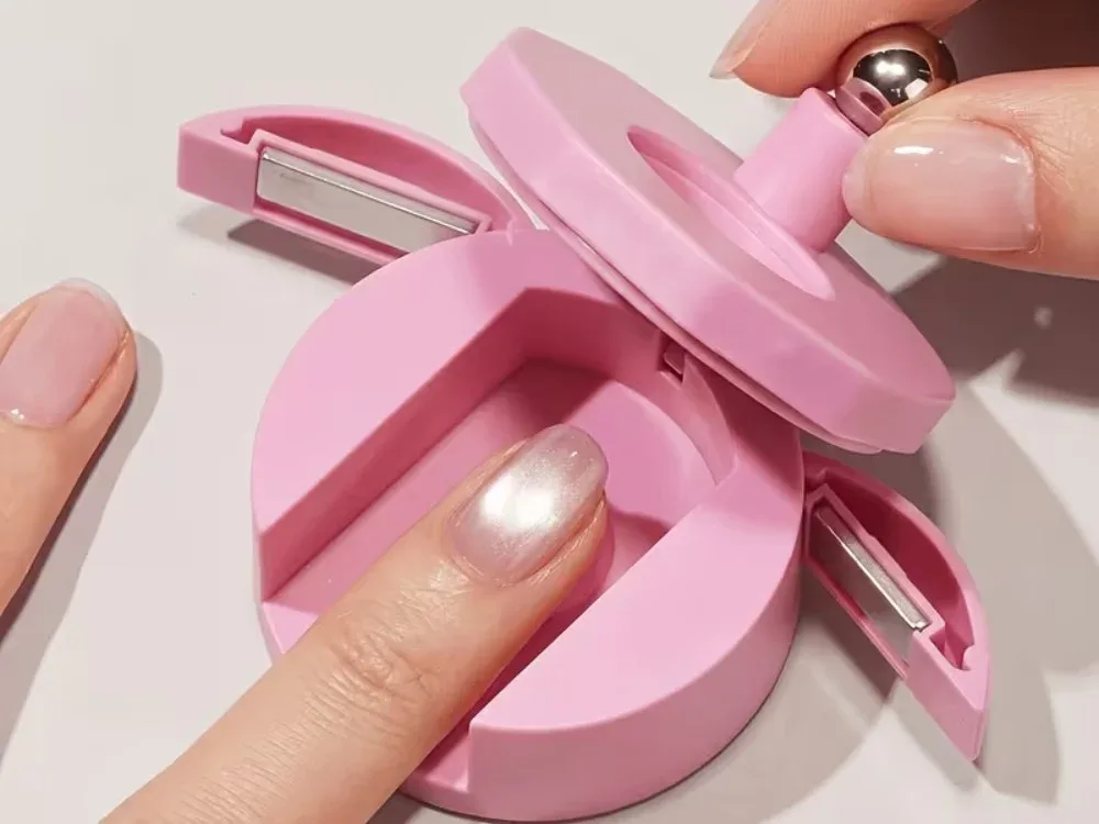 CAT EYE NAIL MAGNET